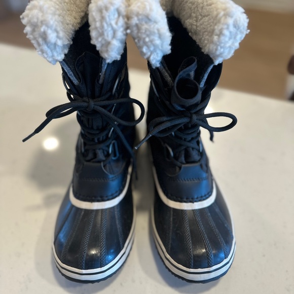 Sorel Winter Carnival Women’s Waterproof Boot Size 7.5 SOLD OUT ONLINE - Picture 3 of 6